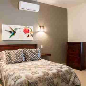 Villas Escondido, Villa # 3 One Bed. Only 3 km-2ml.to the beach and shopping Rooms