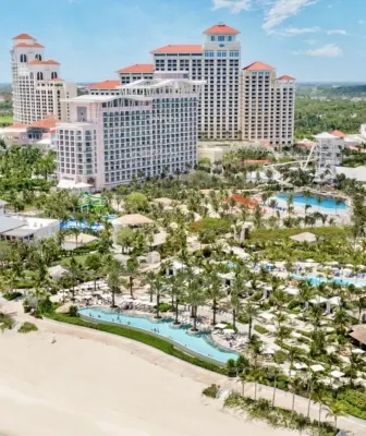 Bahamas Beach Bliss: Pool, Yard & Paradise Awaits!