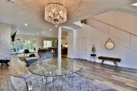 Chic Modern House on the Very Desirable Location In Downtown Wayzata Hotels in Wayzata