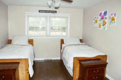 Beautiful Rustic Murfreesboro Home just minutes from I24, MTSU and more Hotels near Technology Engagement Center