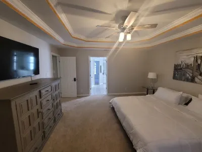 Home Sweet NC. Amazing Location! 레이크 파인 플라자 주변 호텔