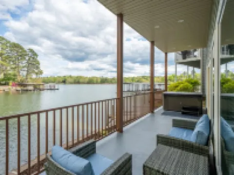 Ultimate Spacious Luxury Retreat! Boat Slip, 2 Jet Ski Slips, Kayaks, Hot Tub! Hotels in Piney