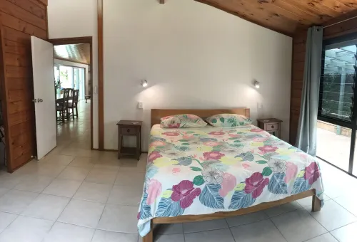 Vast family home, tranquil hillside location with Pacific views