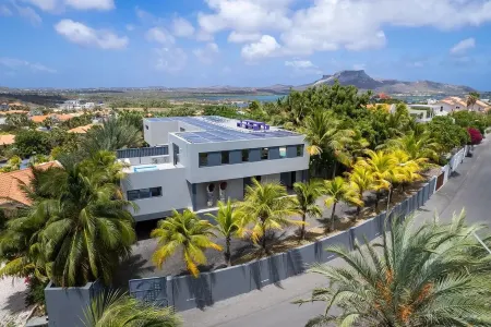 J E T S E T giant stylish Villa at Spanish Water Bay 11 BDR, 24/7 security, gym