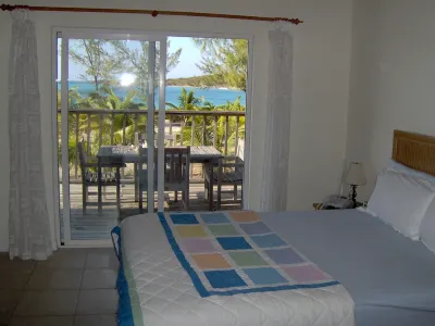 Large 4 Bed/4Bath Beachfront Apartment Sleeps 8 and Directly  on Hoopers Bay Hotel a 