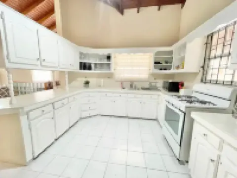 Safe & Spacious 2 BR Apt, Budget Friendly on South