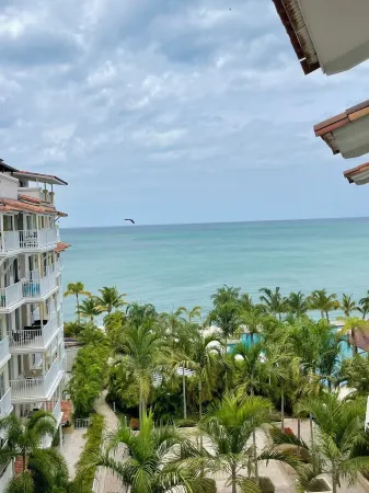 Elegant 2 BR apartment Ocean View