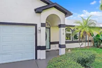 Paradise! 3 Bedroom home with private pool, outdoor living space, and lanai