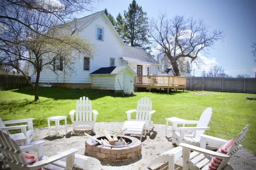 Little White Farmhouse in Sister Bay Hotels in Liberty Grove