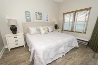 Professionally Designed Top-Floor Beachfront Condo Hotels near Destin-Fort Walton Beach Convention Center