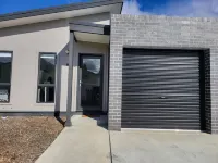 Unit 8 - Adorable 3 bedroom villa - 5 mins from the heart of Lithgow Hotels near Lithgow Small Arms Factory Museum