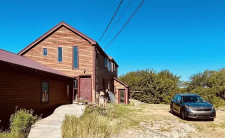 Spacious home w/riverview, minutes from state parks and ocean beaches, sleeps 11