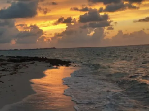 Mahogany Point 5: 3 BR / 3 BA villa in North Side, Sleeps 6 Hotels in North Side