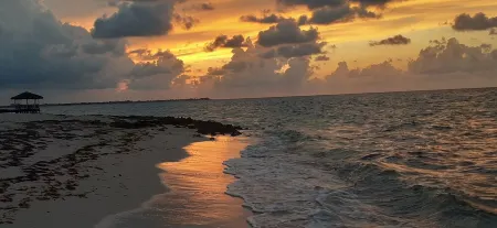 Mahogany Point 5: 3 BR / 3 BA villa in North Side, Sleeps 6 Отели в г. Север Сайд