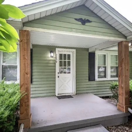 Simple and Sweet I 2 BR 1 BA Home in Lansing