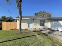 Gorgeous and fenced 3BED/2BTH Near Sarasota