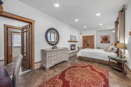 Water view, large 2 bedroom in N Everett