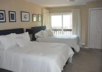 Perfect for families!  Pool and year round lake views.