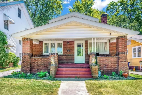 Spacious 5BedRooms House Near Millikin Univ – Perfect for Groups & Families!