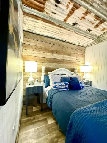 Cozy Lake Front Cabin w/Marina Access, Free Fishing, Wifi & Beautiful Views- #47