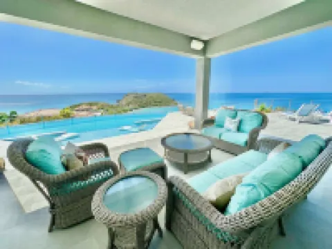 Luxury Pool Villa -260 Degree Dual Bay Views and Walking Distance to Beach Below
