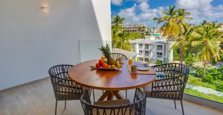 Royal Penthouse Ste/Private Picuzzi/3BR, 5 min from the beach