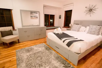 6BR King Bed, Pool with Huge Yard