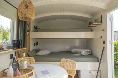 Tinyhouse Voordek - Lakes of Vinkeveen near Amsterdam Hotels in 