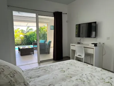 Contemporary villa with 2 suites, 90 m2, private pool Hotels in 