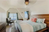 Amazing 4 Bd Beach Front Home! w/Stairsto Beach   Pets-ok!