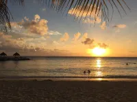 Spacious detached villa for 6 people on the beach of Blue Bay Curacao