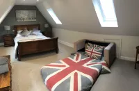 Oak Barn @ The Croft - Idyllic Luxury Barn Conversion near Knutsford, Cheshire. Hotels in Knutsford