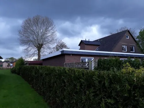 Holiday home in a quiet location in the center of Nordseebad Tossens Hotels in Tossens