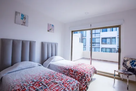 Charming Huge PH with Private Rooftop and Jacuzzi