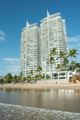 2BR condo right on the beach - Zona Dorada