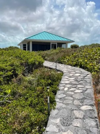 Ridgetop cottage for 2 at Dragon Cay Resort, Mudjin Harbour