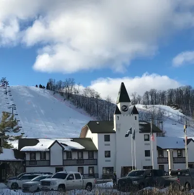 Shanty Creek Resort Home 3 Min Walk to Ski Hill Close to Torch Lake Bellaire MI