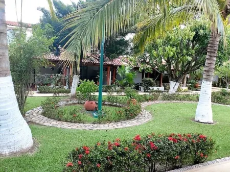 Beautiful villa with excellent location in complex with 2 pools