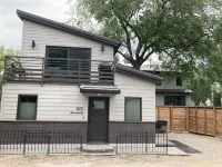 Laneway close to UofS, downtown, and City Hospital. Pet friendly! 새스커툰 호텔