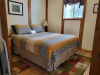 Cozy Fireside Cottage - Kutenai