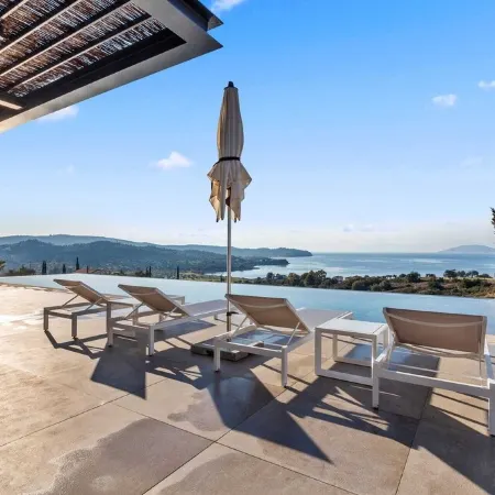 Newly constructed Luxurious Family Villa with Infinity Sunset & Tennis court!