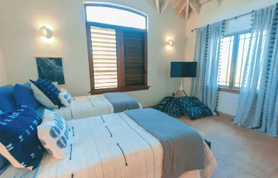 Villa Rosso Di Sera: 2 Minute Walk from the Beach Hotel in zona Turks and Caicos Island