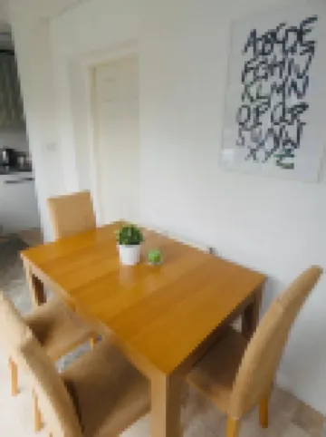 Clean & Cosy 3 Bed House with Free Pvt Parking