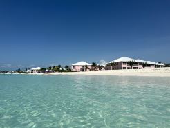 Newly renovated condo with golf cart included,  in Bahama Bch Club, Treasure Cay