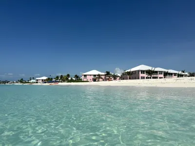 Newly renovated condo with golf cart included,  in Bahama Bch Club, Treasure Cay Отели в г. 