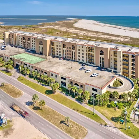 Beachfront Dauphin Island Condo Pool Access!