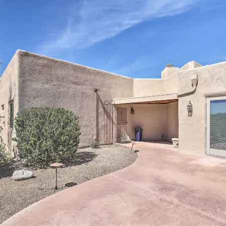Tucson Home w/ Patio - Near Outdoor Adventure