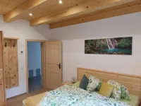 Ferienhaus Komplett neu 14 Automin. vom Weisensee Entfernt. Wanderwege vor Ort Hotels in Stockenboi