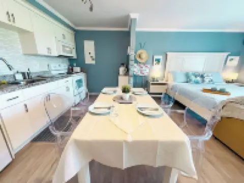 NEW Stunning Ground Floor Beachfront Studio in Coral Beach,  Grand Bahamas