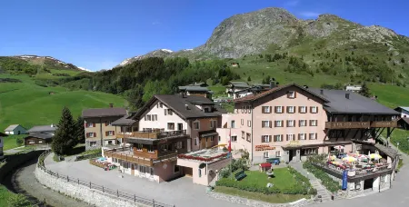 Hotel Solaria Отели рядом с достопримечательностью «Julier Passhöhe 2284 m.ü.M»